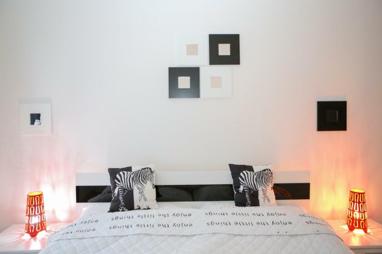 Stylish A Few Steps From Metro Apartment *