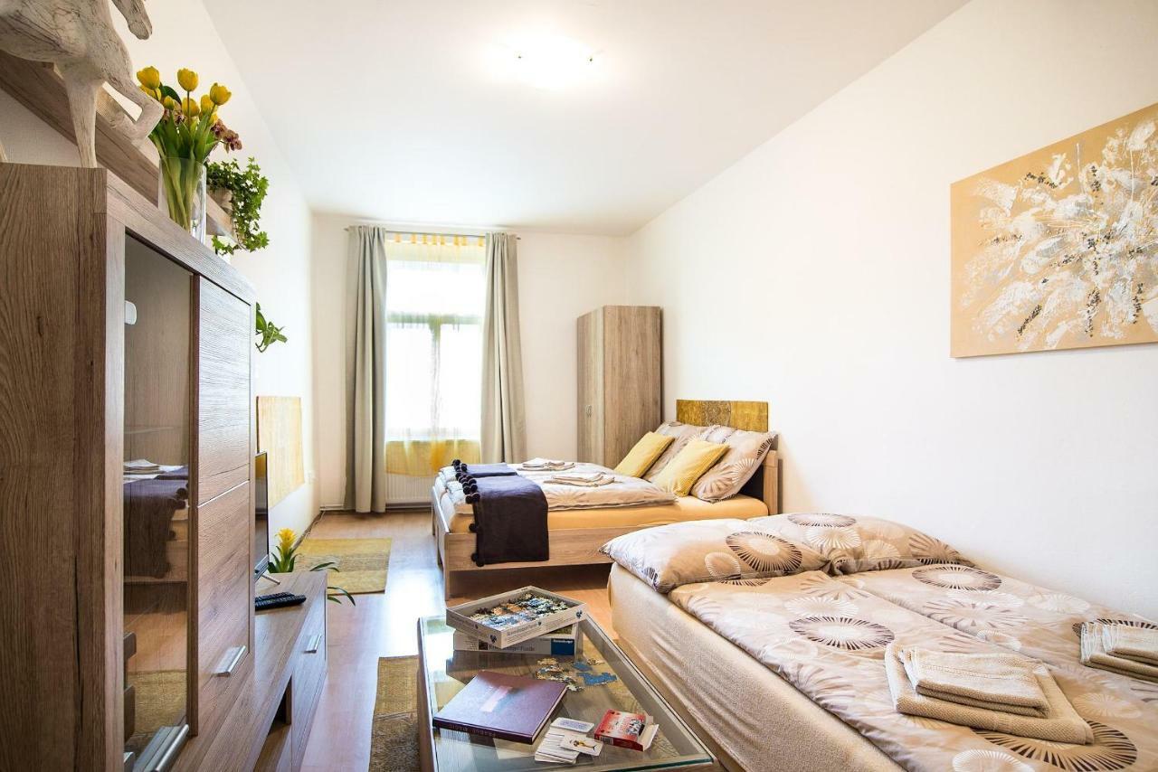 Apartment Cozy With Terrace Near Castle Prague