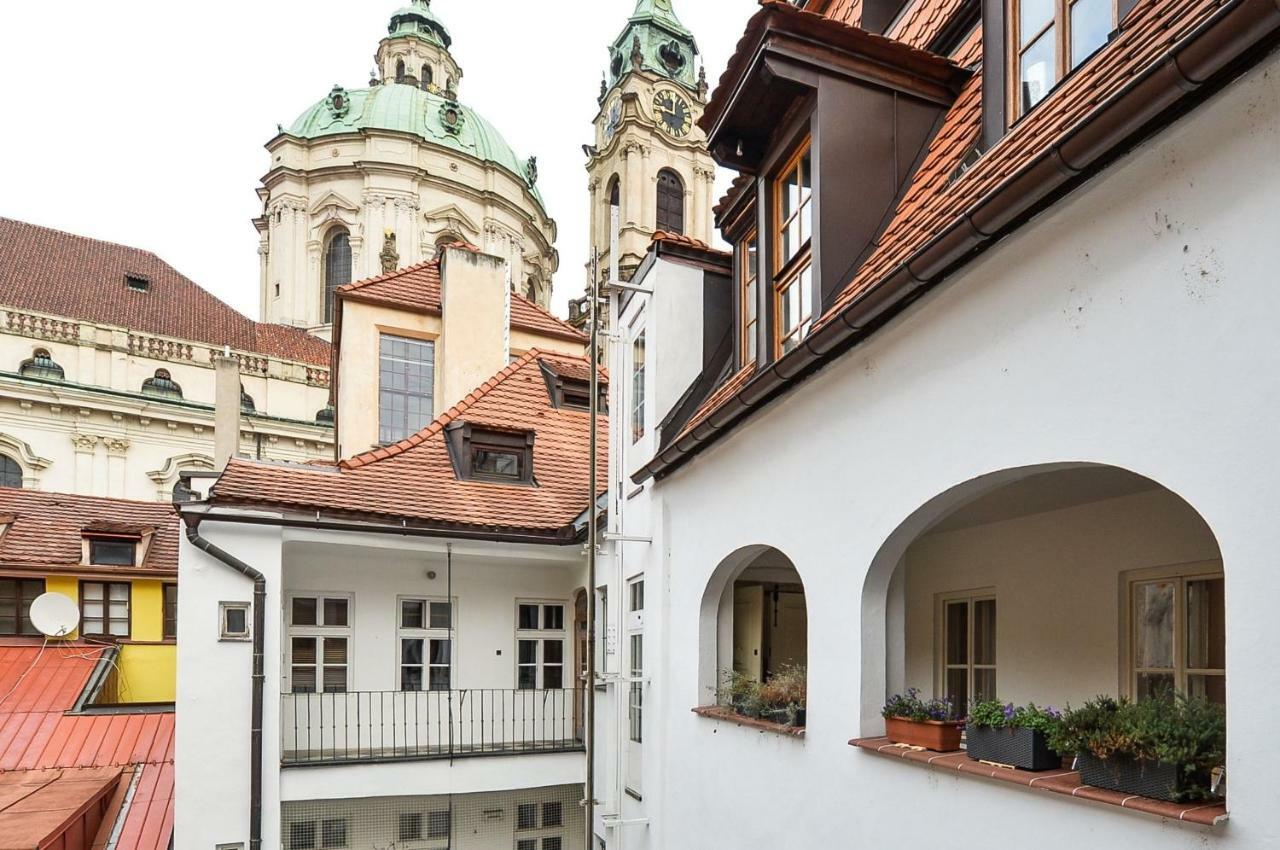 Romantic Near Charles Bridge *
