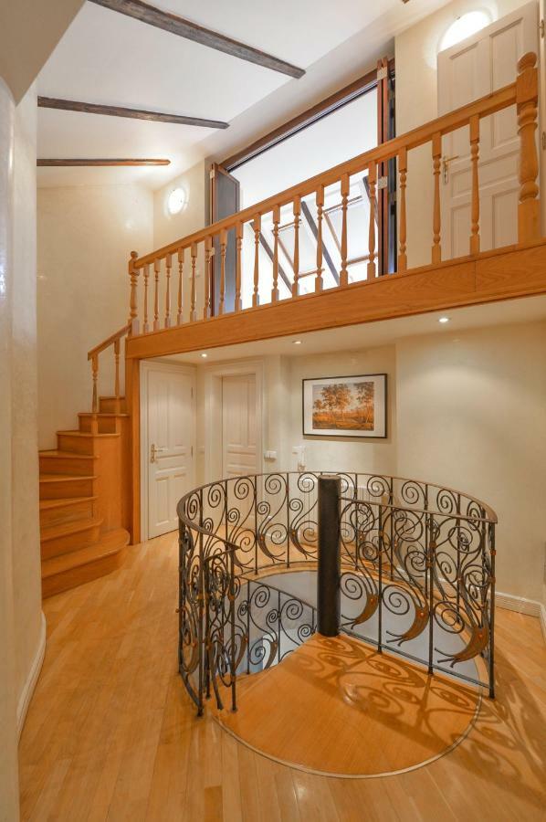 Panoramic Loft Apartment