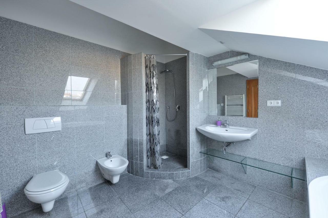 Townhall Loft With Terrace Apartment Prague