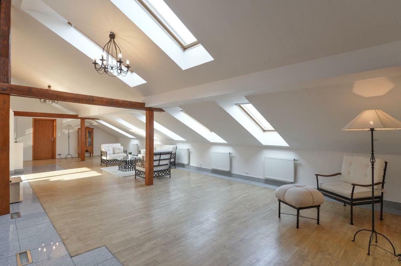 Townhall Loft With Terrace * Prague