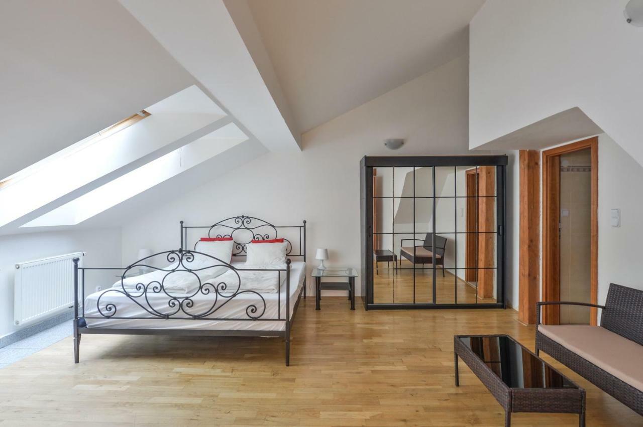 Townhall Loft With Terrace Apartment *