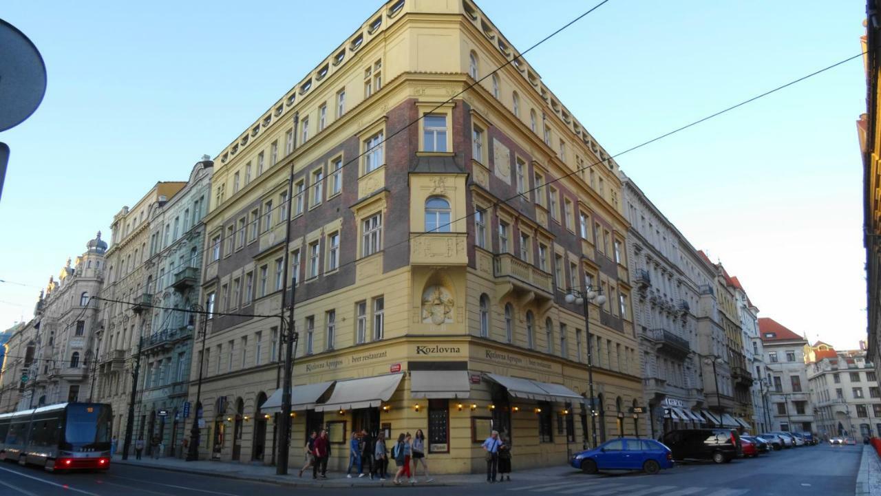 Four Seasons Platnerska