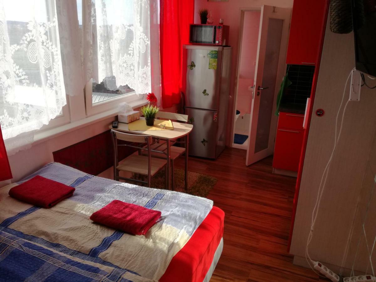 Love Studio By The Metro Apartment *