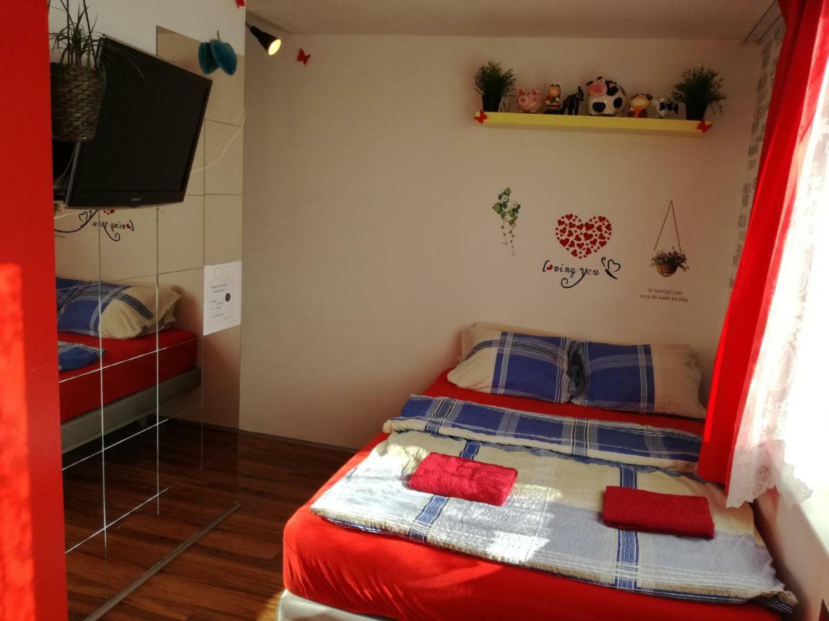Love Studio By The Metro * Prague