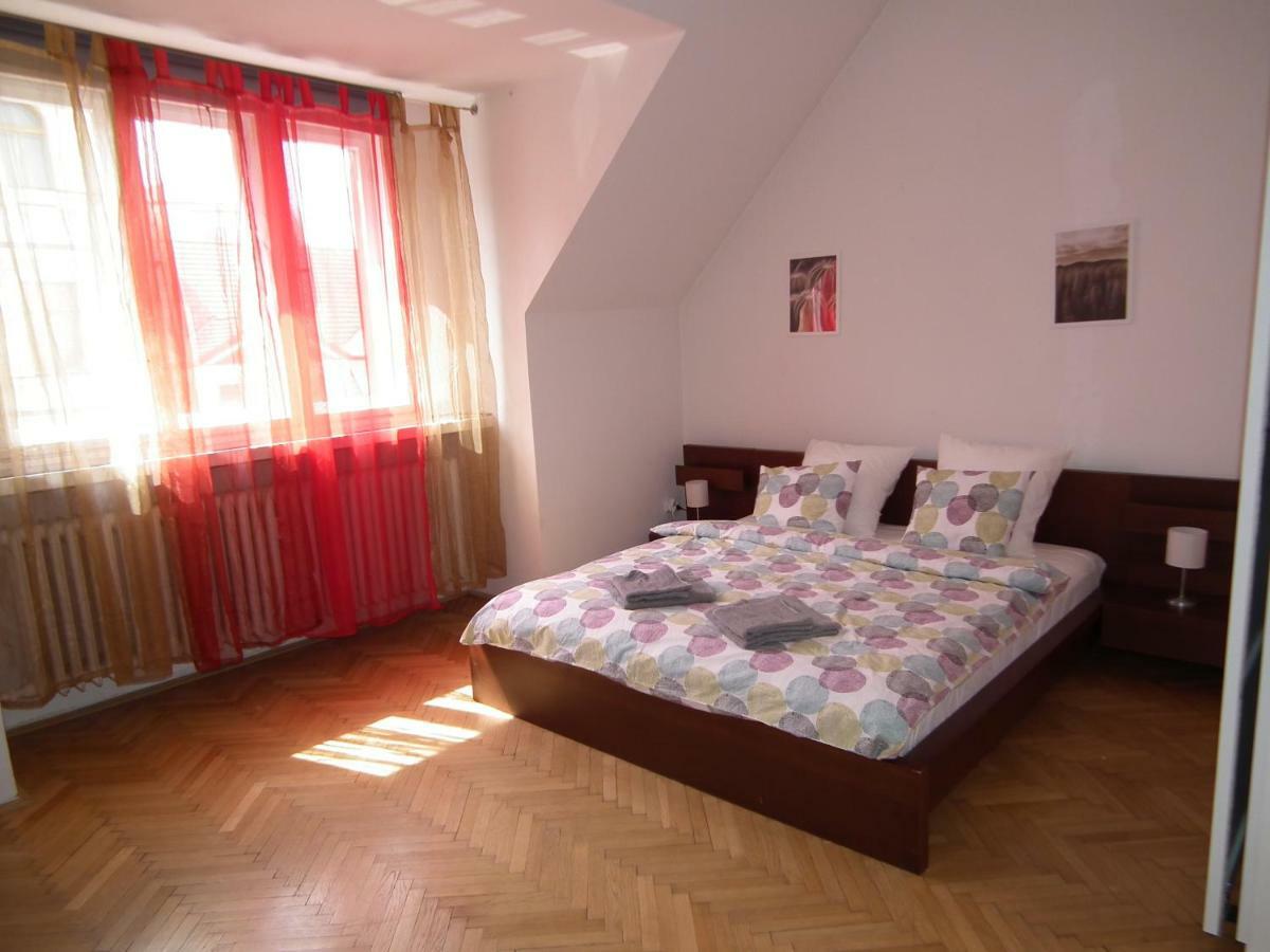 Old Town Spacious Apartment Prague