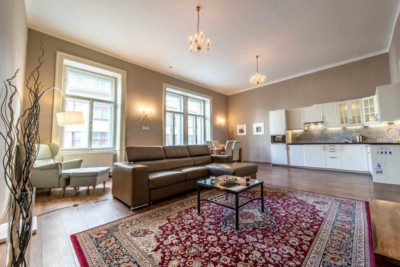 ✰downtown Grand - Old Town Location✰ Apartment