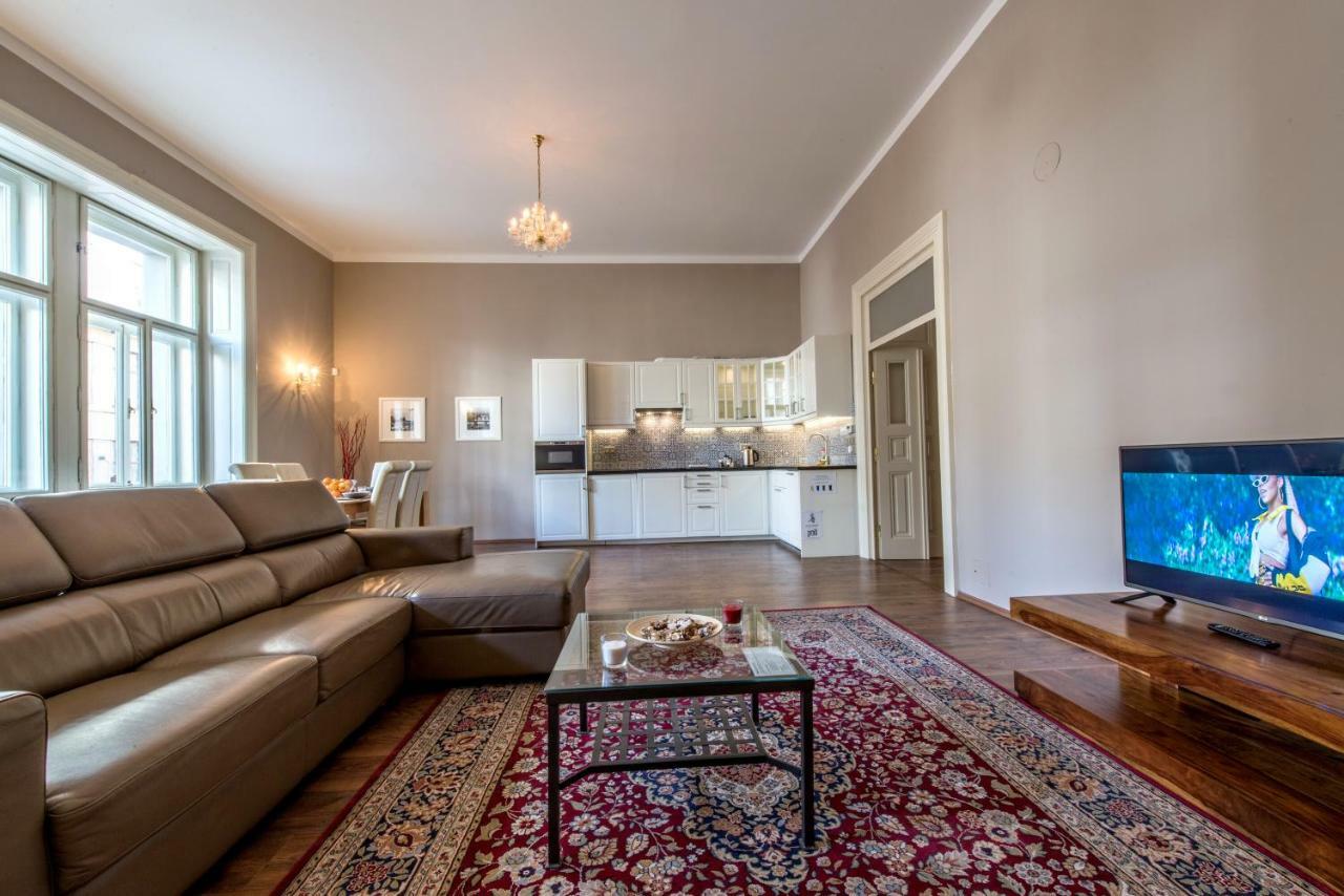 ✰downtown Grand - Old Town Location✰ Apartment *