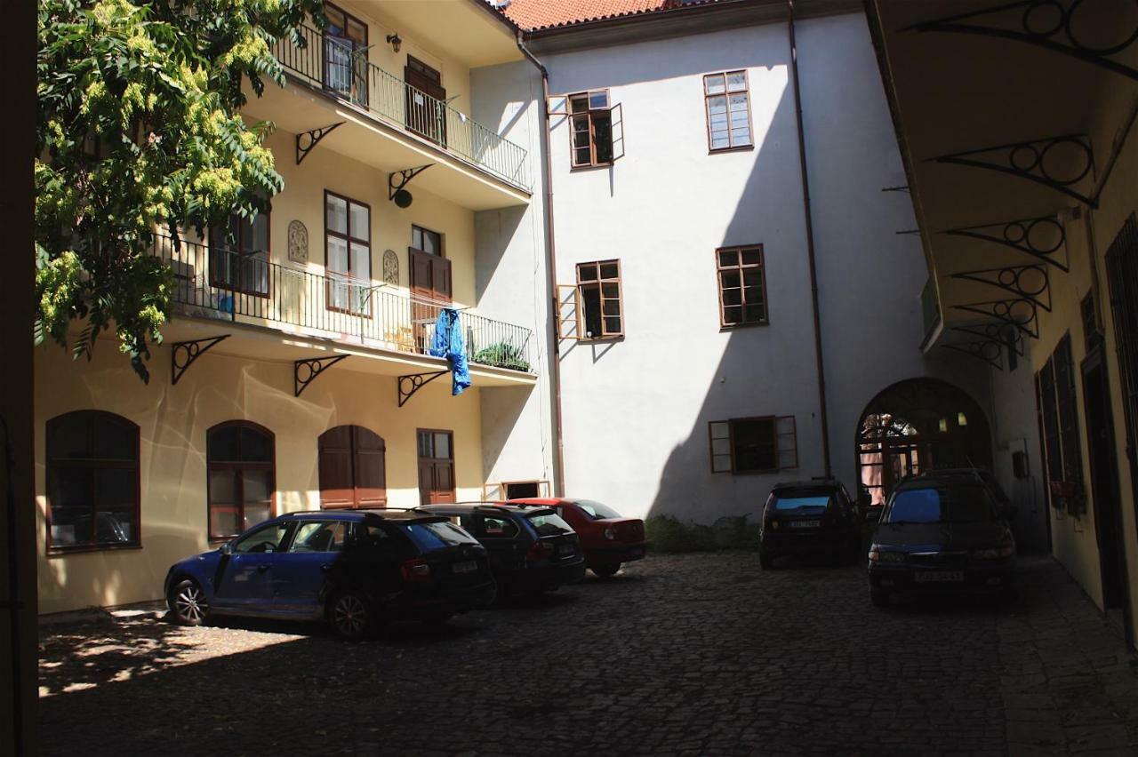 Spacious Charles Bridge Apt In The Heart Of Prague