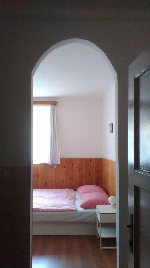 Bed & Breakfast Dd *