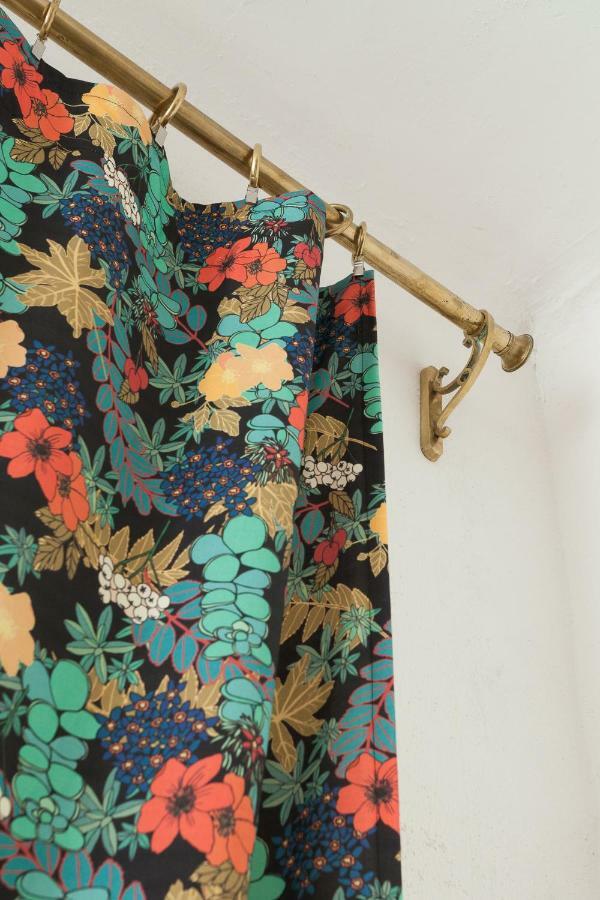 Art Nouveau Meets Mid-century Modern. Daire
