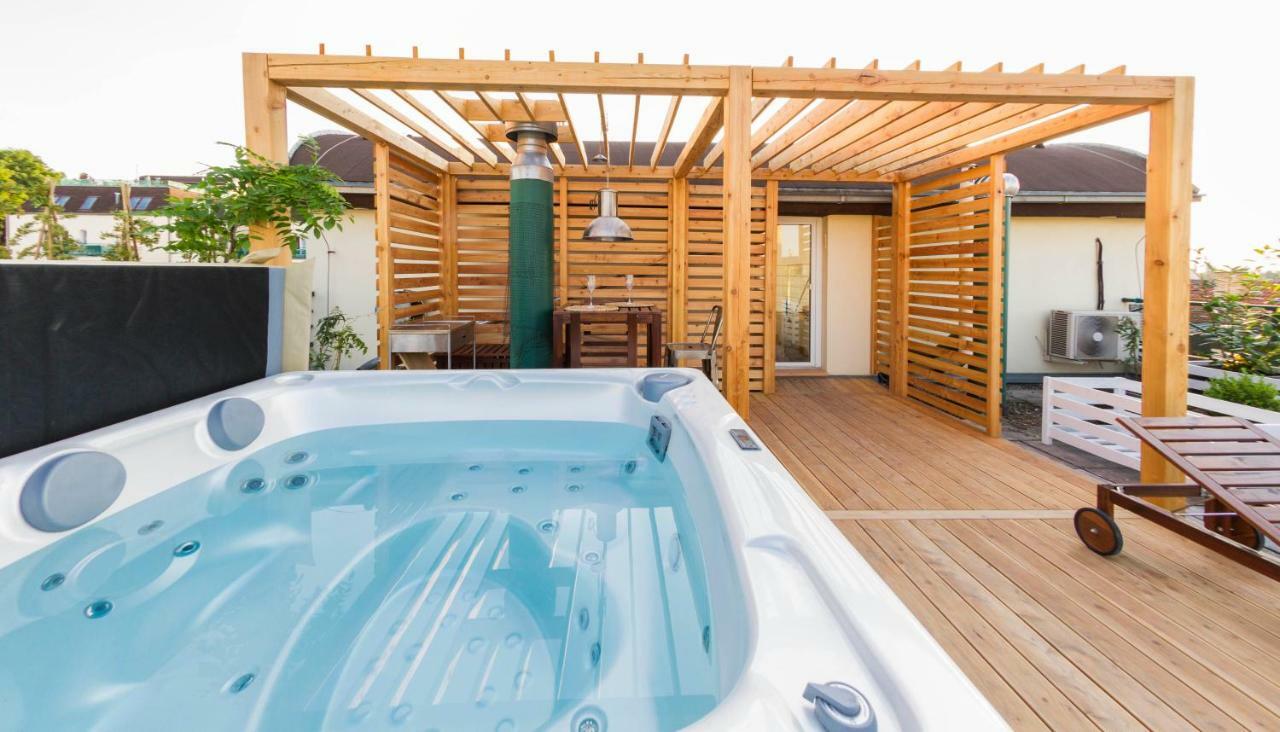 Romantic With Jacuzzi Apartamento