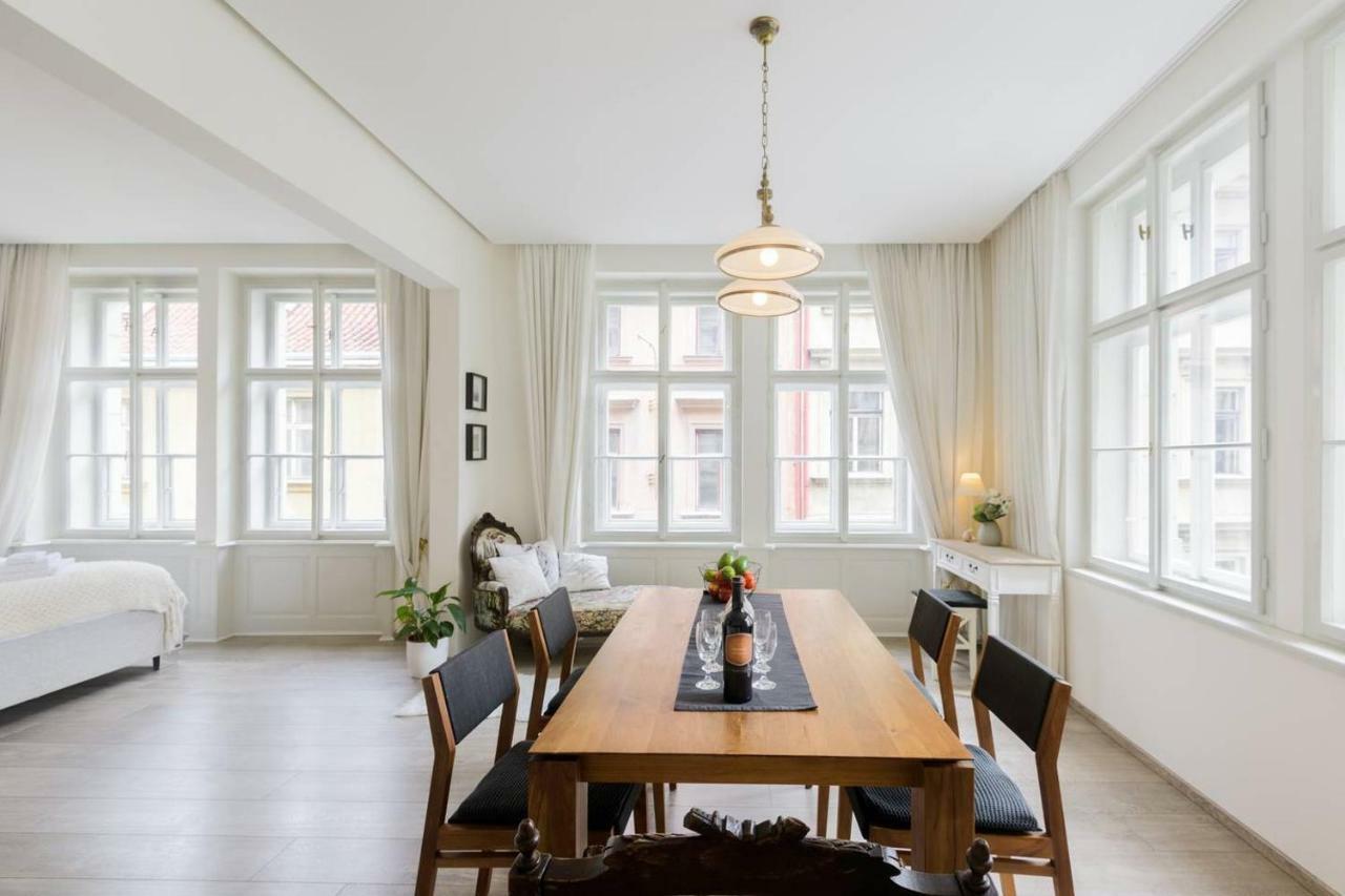 Stylish, Light-filled In The Historic Center *