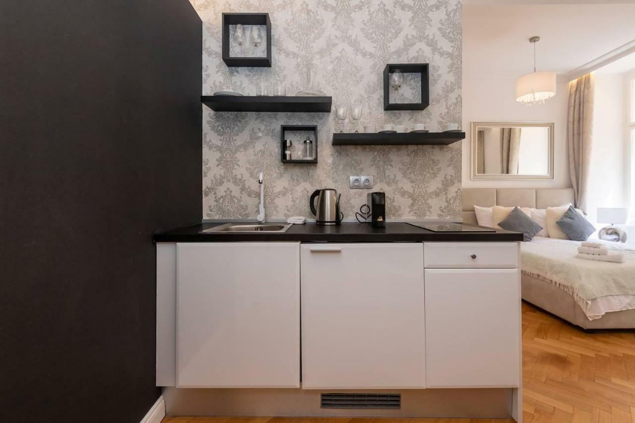 New Wenceslas Square Apartment*****, 1 * Prague