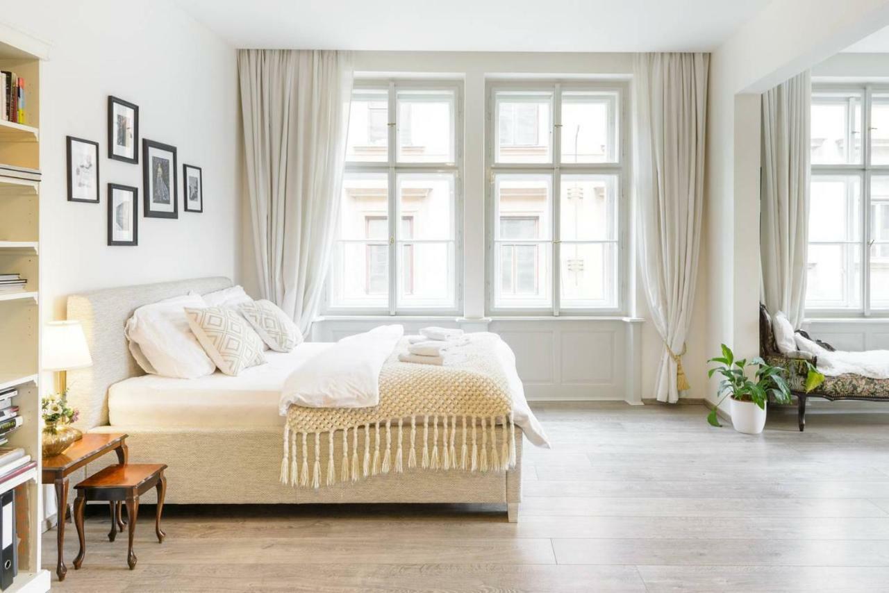 Stylish, Light-filled In The Historic Center Apartment Prague