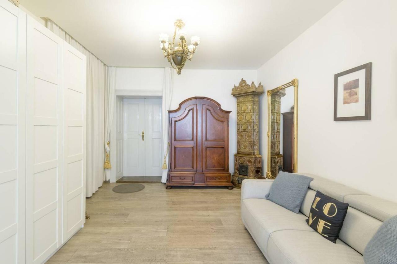 Stylish, Light-filled In The Historic Center