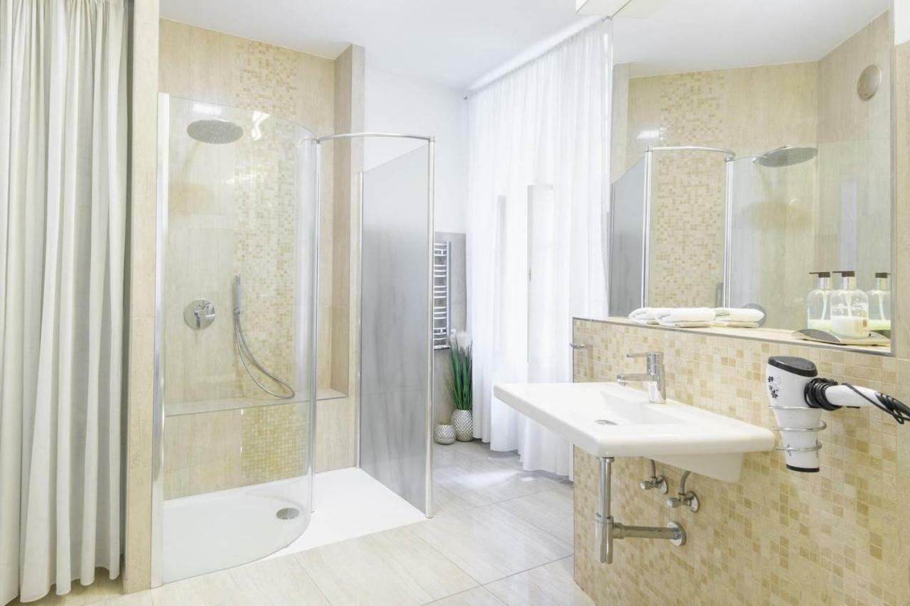 Stylish, Light-filled In The Historic Center Apartment