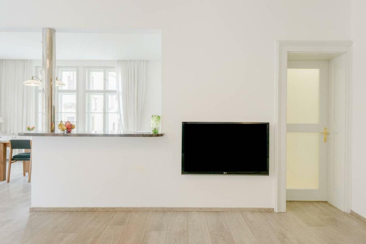 Apartment Stylish, Light-filled In The Historic Center *