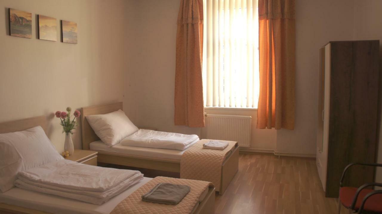 7 Bubenecska Apartment Prague