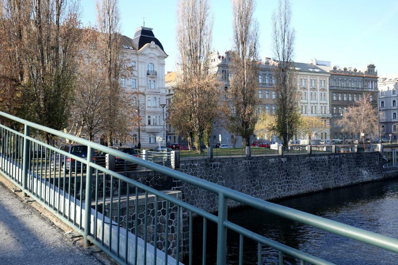 Dalia Janackovo Nabrezi * Prag