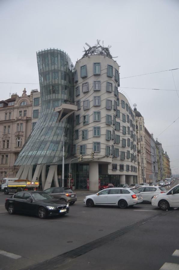 Appartement The Dancing House Residence, Two Bedroom With Balcony Near River!