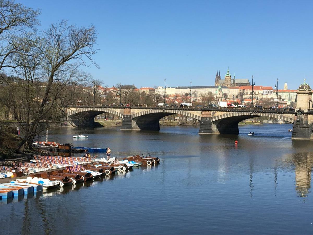 The Dancing House Residence, Two Bedroom With Balcony Near River! Appartement *