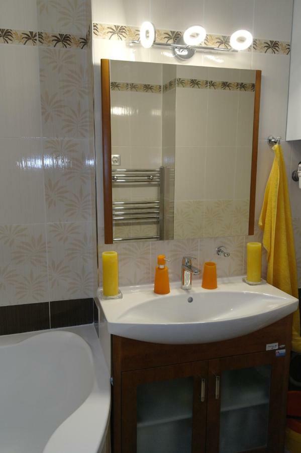 Room&kitchen Next To Castle Guest house