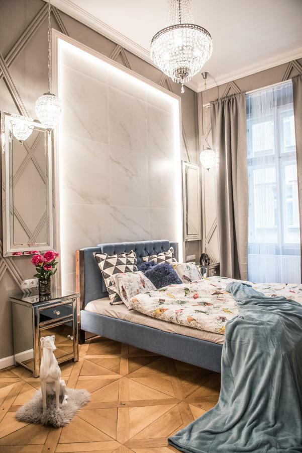 Dali Wenceslas Square Apartment *