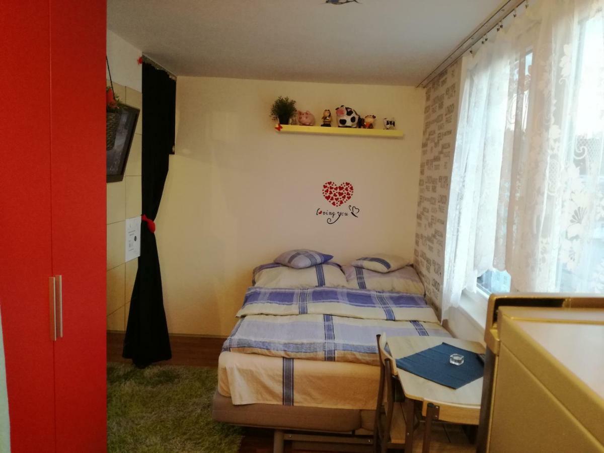 Love Studio By The Metro Apartment Prague