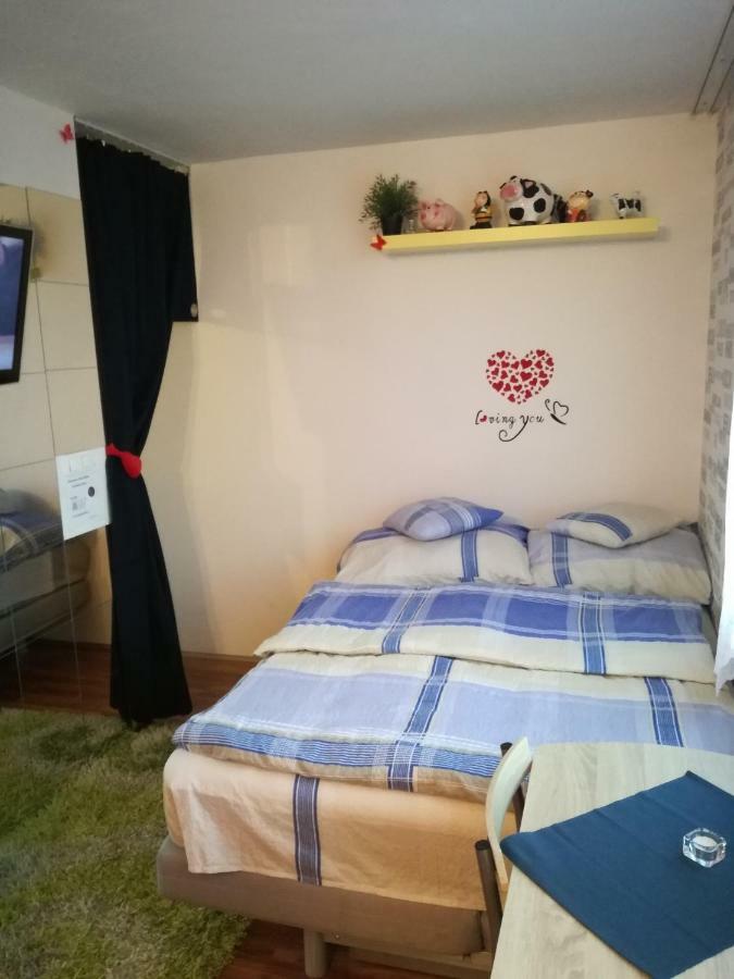 Apartment Love Studio By The Metro Prague