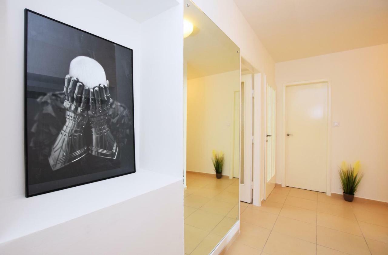 As Aparts. Old Town Square Apt. Daire