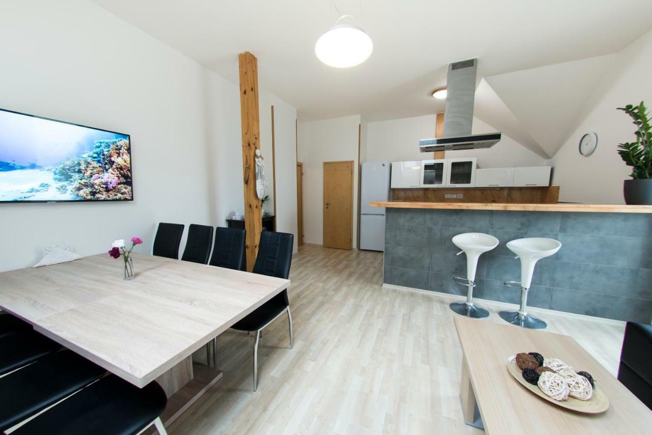 Lahovice, Apartment