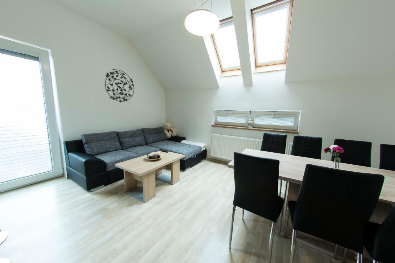 Lahovice, Apartment *