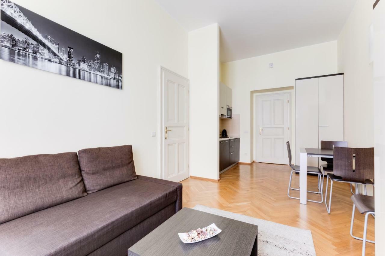 Apartment Halkova 5 *