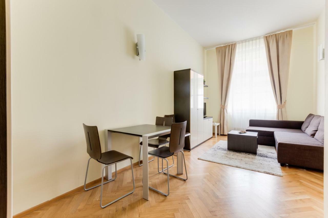 Halkova 5 * Prague