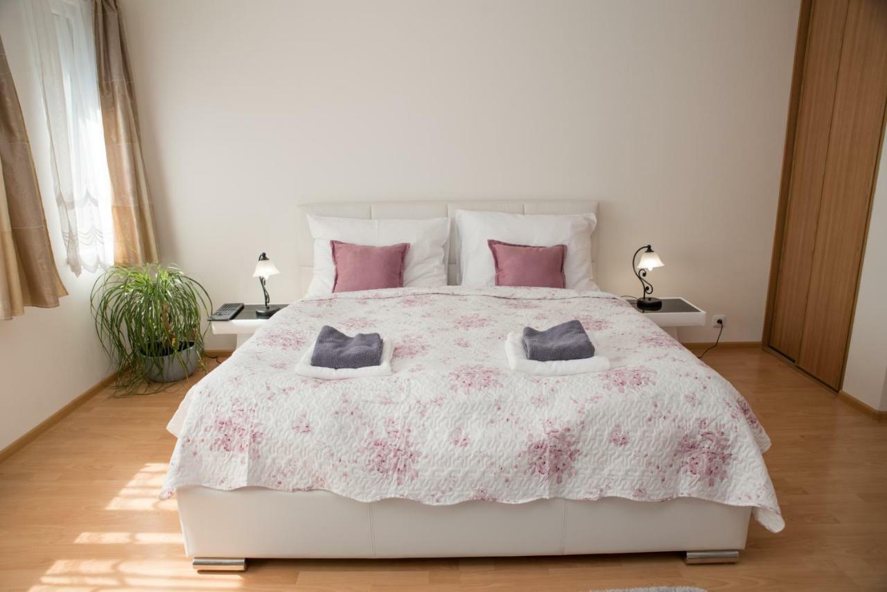 Prosek Apartment *