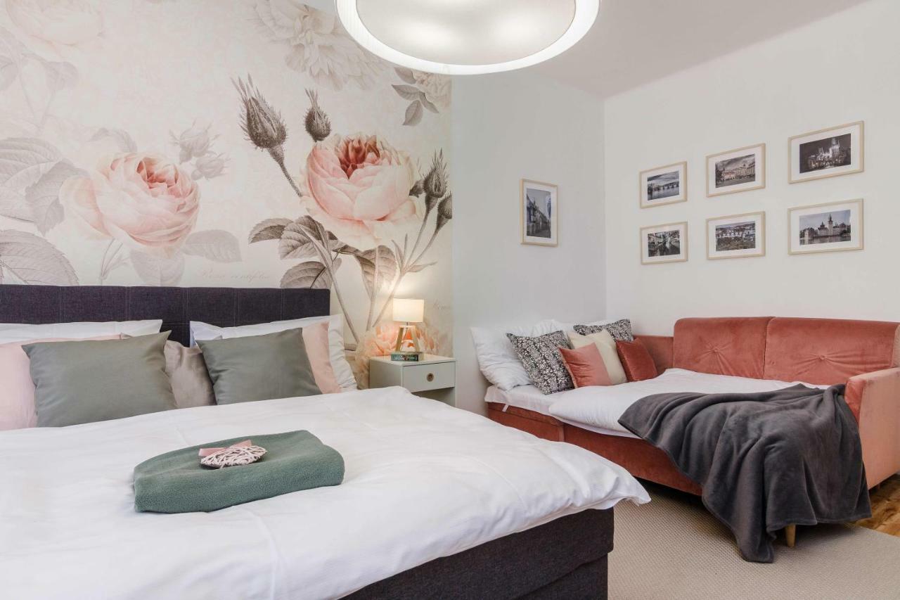 In Charles Bridge 1km By Michal&friends Apartamento *