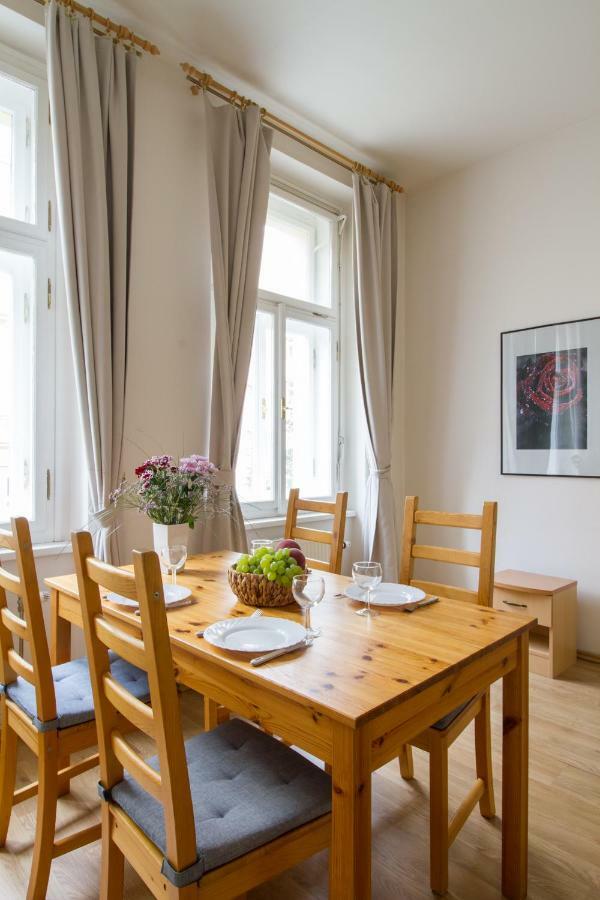 Zahrebska 4* Prague