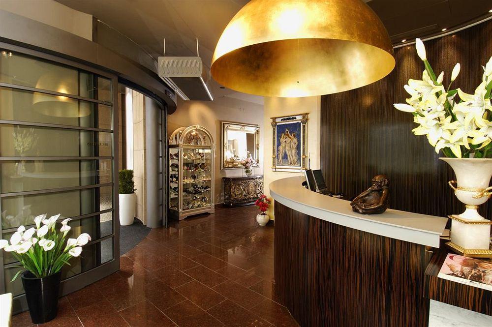 Ea Crystal Palace Hotel 4*