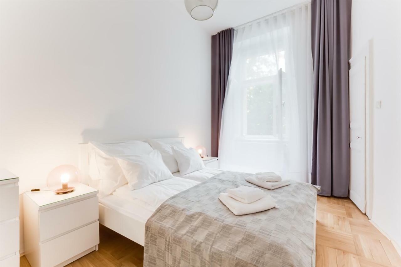 Appartement The Dancing House Residence, Two Bedroom With Balcony Near River! Prague