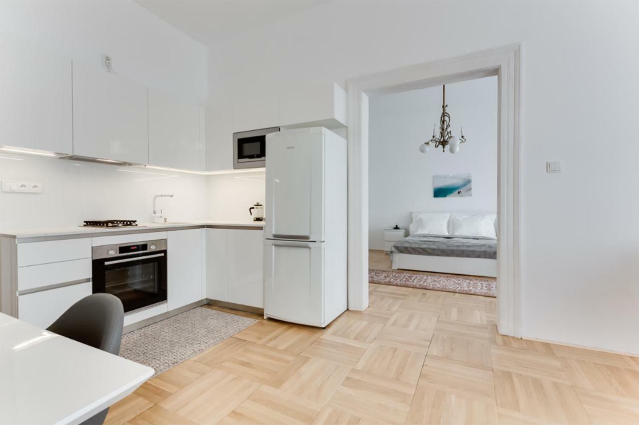 The Dancing House Residence, Two Bedroom With Balcony Near River! * Prague