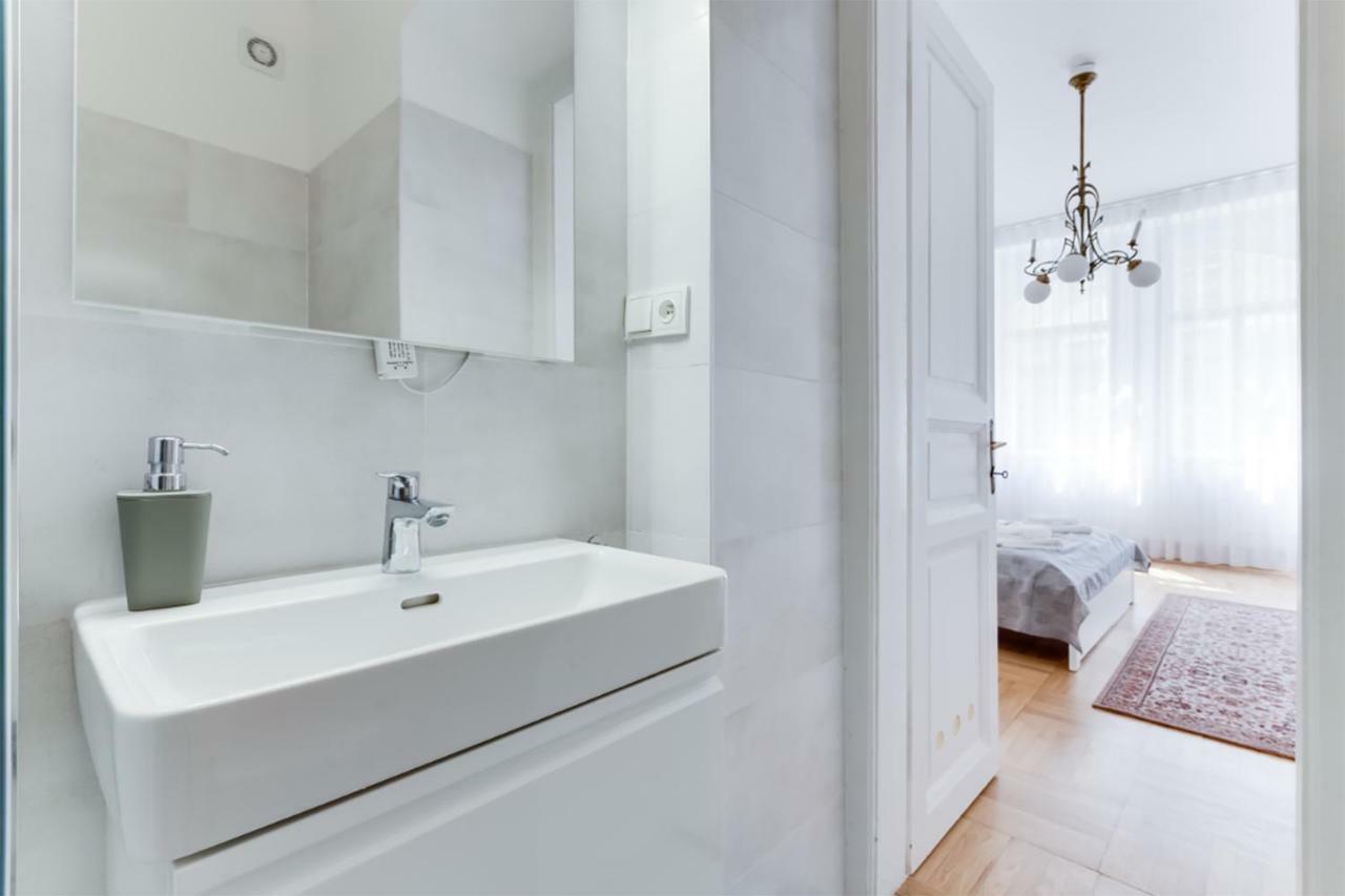 Appartement The Dancing House Residence, Two Bedroom With Balcony Near River! *