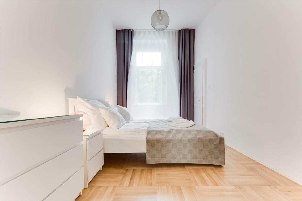 Appartement The Dancing House Residence, Two Bedroom With Balcony Near River! Prague