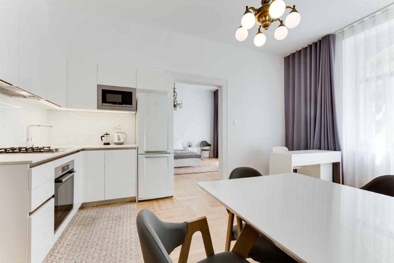 The Dancing House Residence, Two Bedroom With Balcony Near River! * Prague