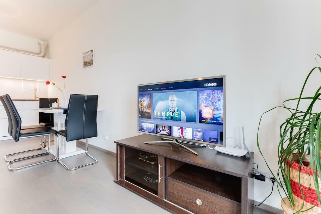 Waltrovka Garden With Parking, Netflix, Hbo Apartment
