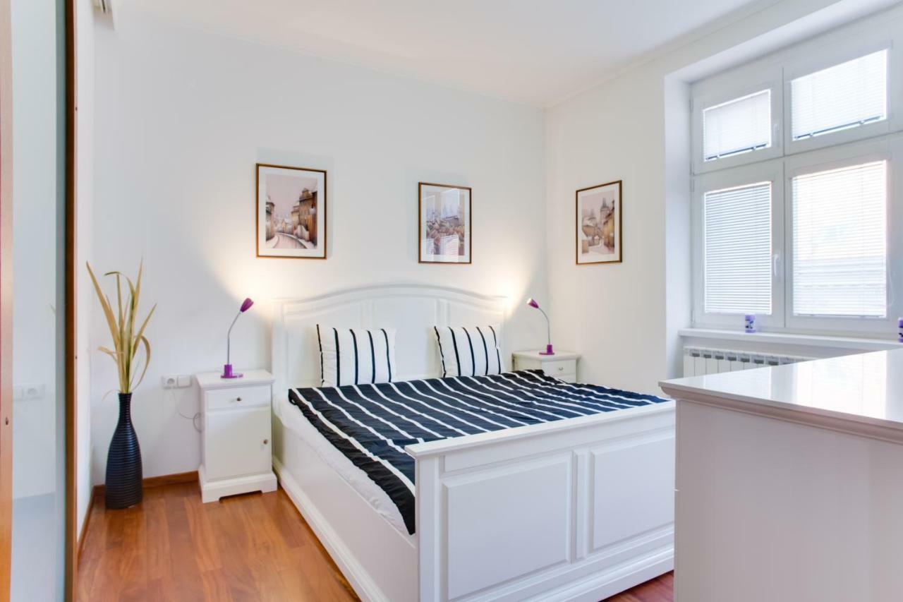Royal Near River - Nek4th Apartment Prague