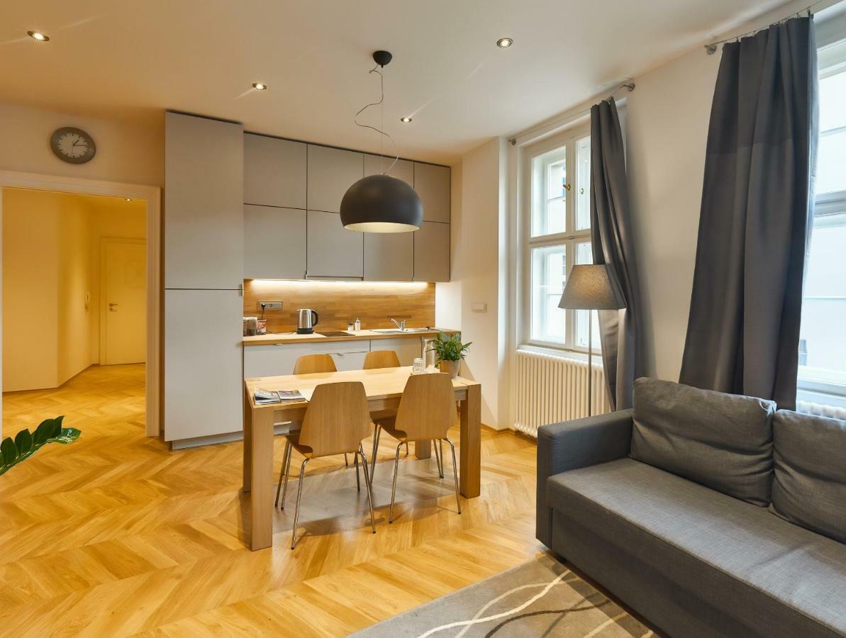 Palace Dlouha - Old Town Apartment