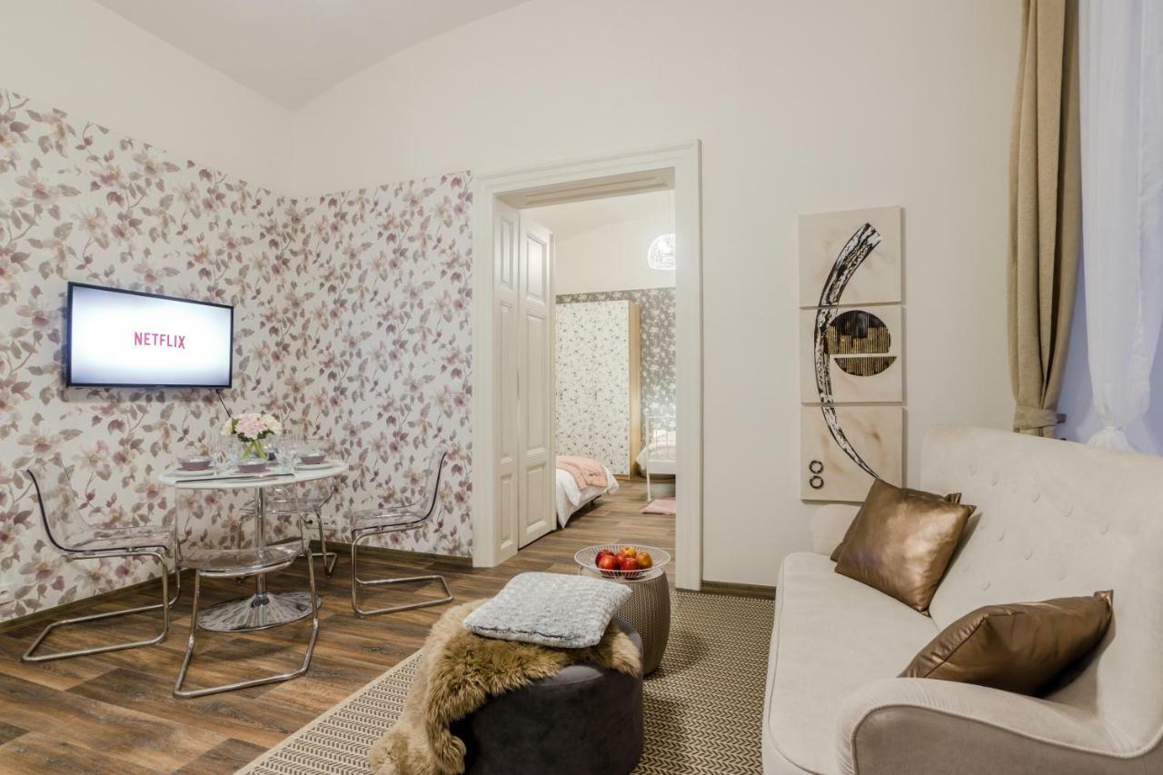 Apartment Near Charles Bridge By Michal&friends Prague