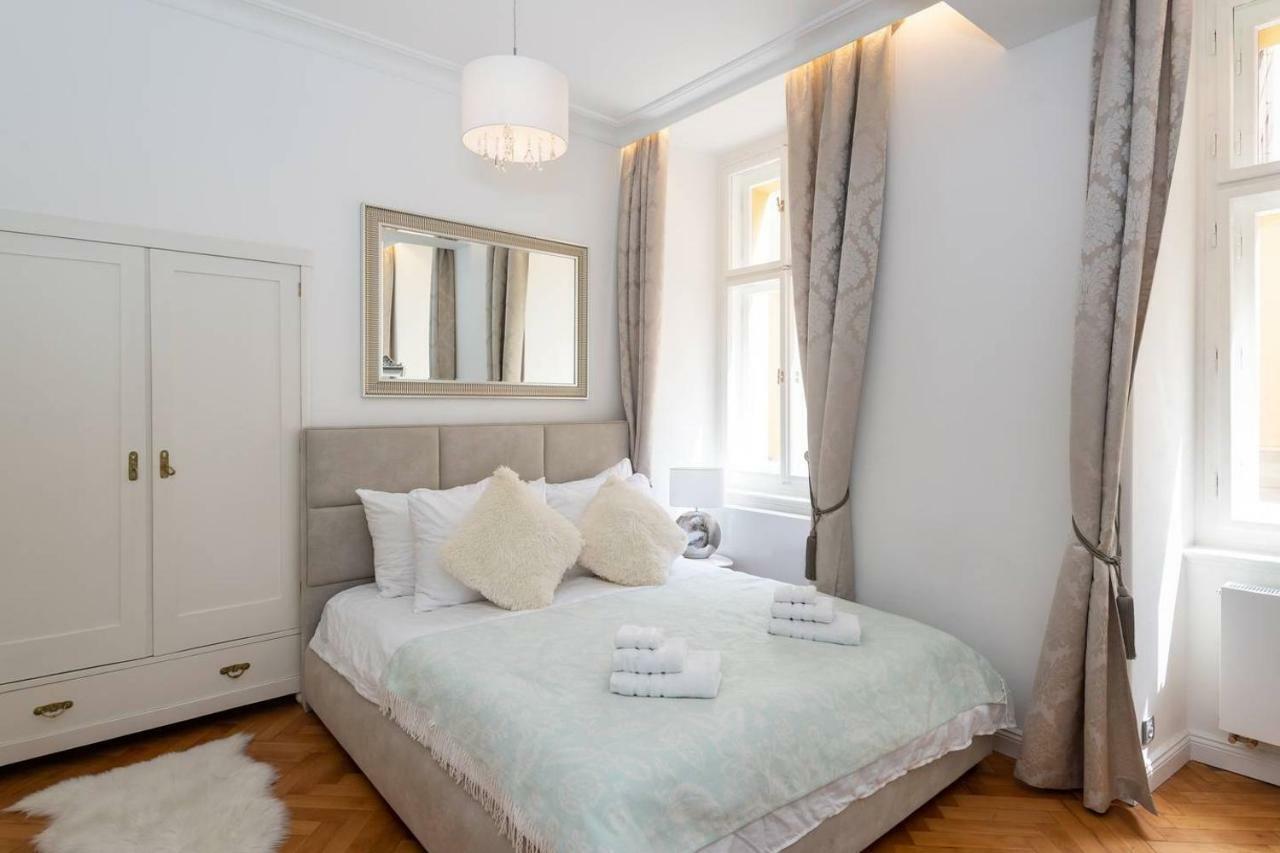 New Wenceslas Square Apartment*****, 1 Prague